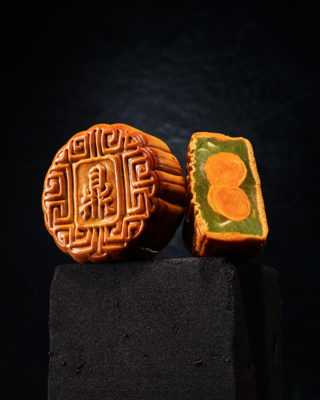 Traditional Pandan Double Yolk Mooncake - 4 pcs with Majestic Designer Mooncake Box